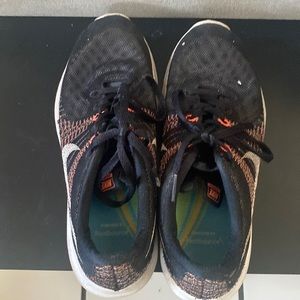 Athletic running shoes